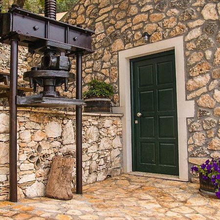 Maison d'hôtes Castelli Olive Press à Akharavi Extérieur photo