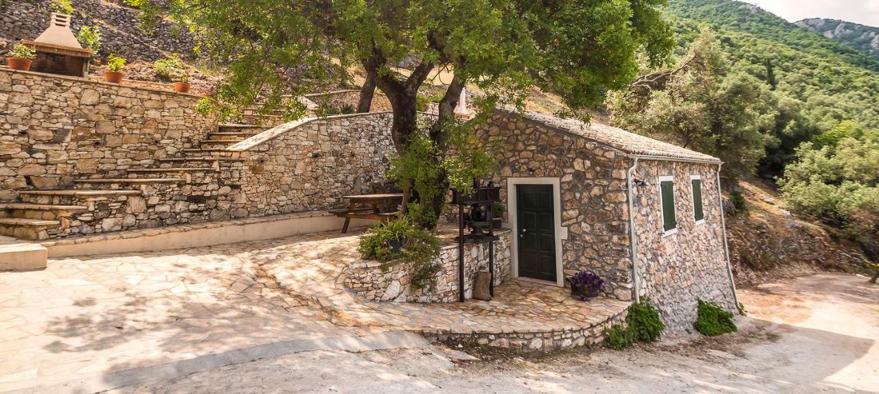 Maison d'hôtes Castelli Olive Press à Akharavi Extérieur photo