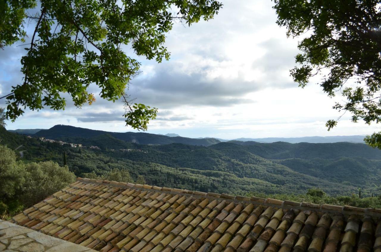 Maison d'hôtes Castelli Olive Press à Akharavi Extérieur photo