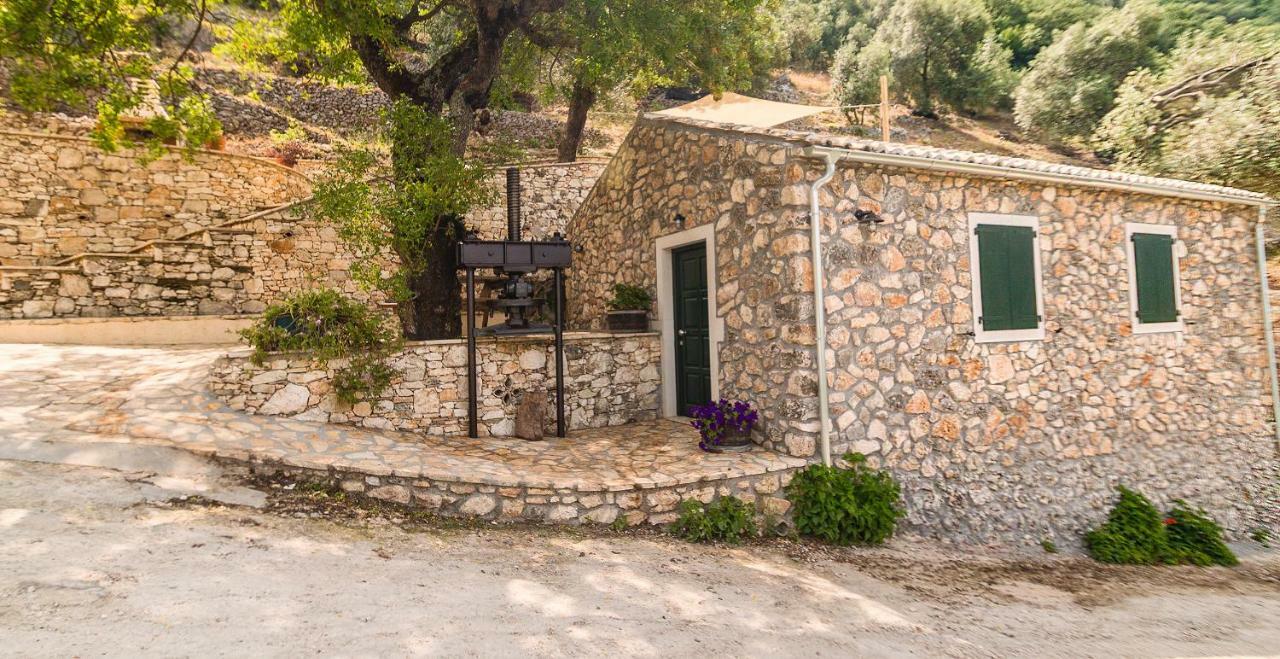 Maison d'hôtes Castelli Olive Press à Akharavi Extérieur photo