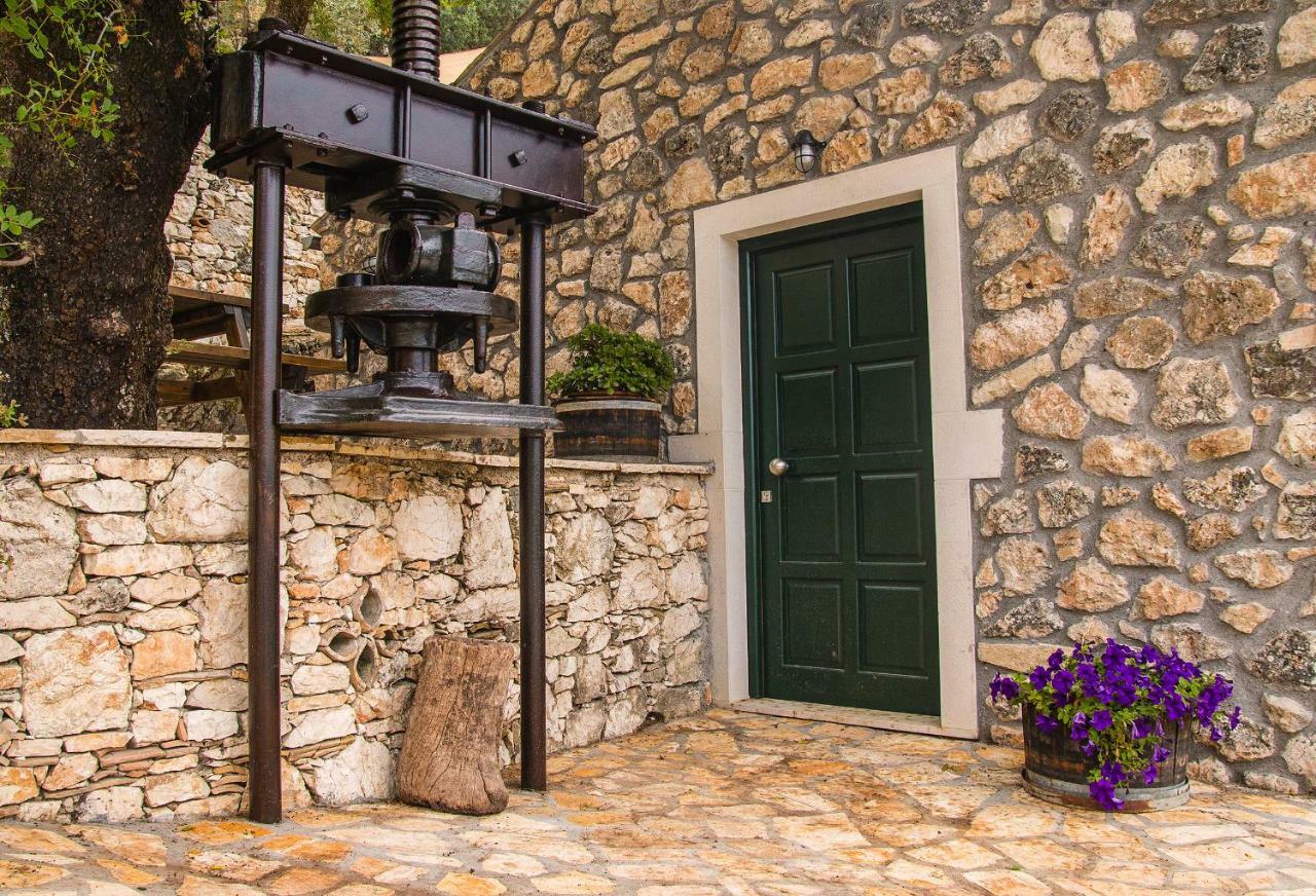 Maison d'hôtes Castelli Olive Press à Akharavi Extérieur photo
