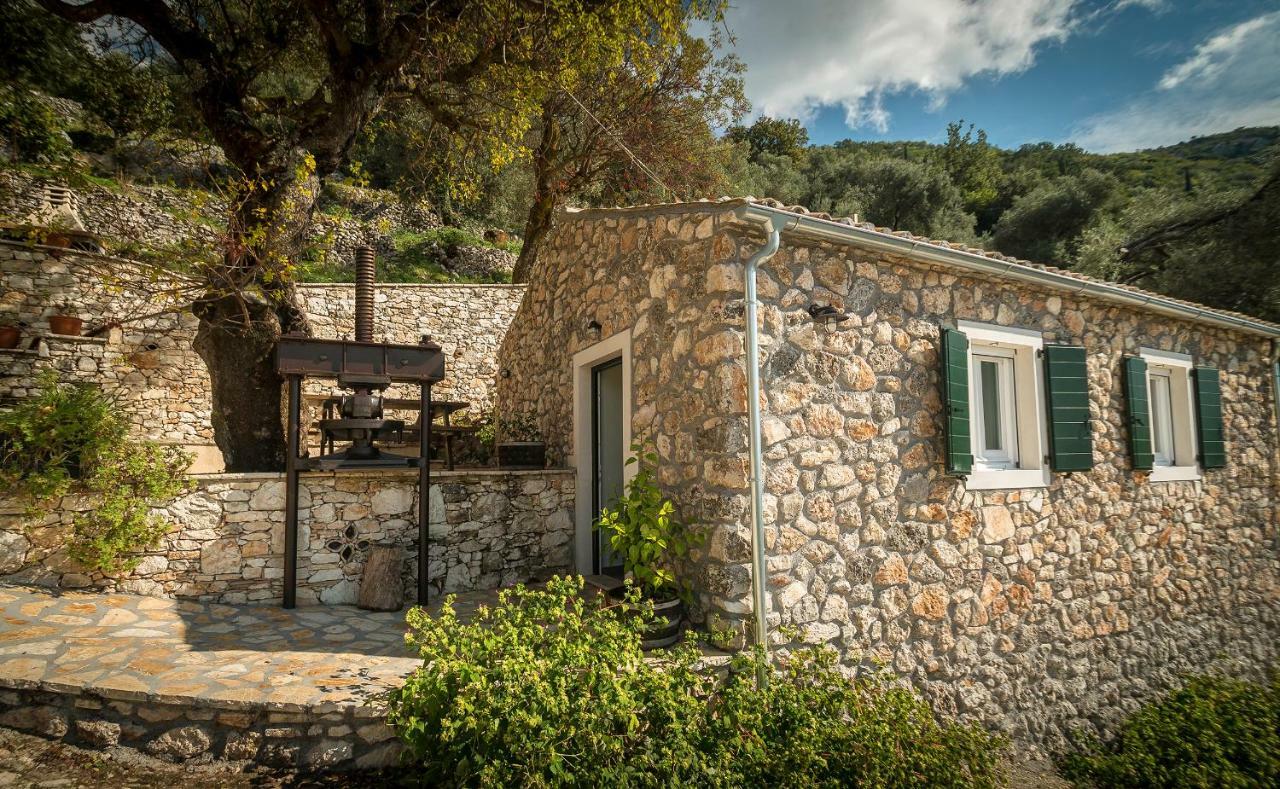 Maison d'hôtes Castelli Olive Press à Akharavi Extérieur photo